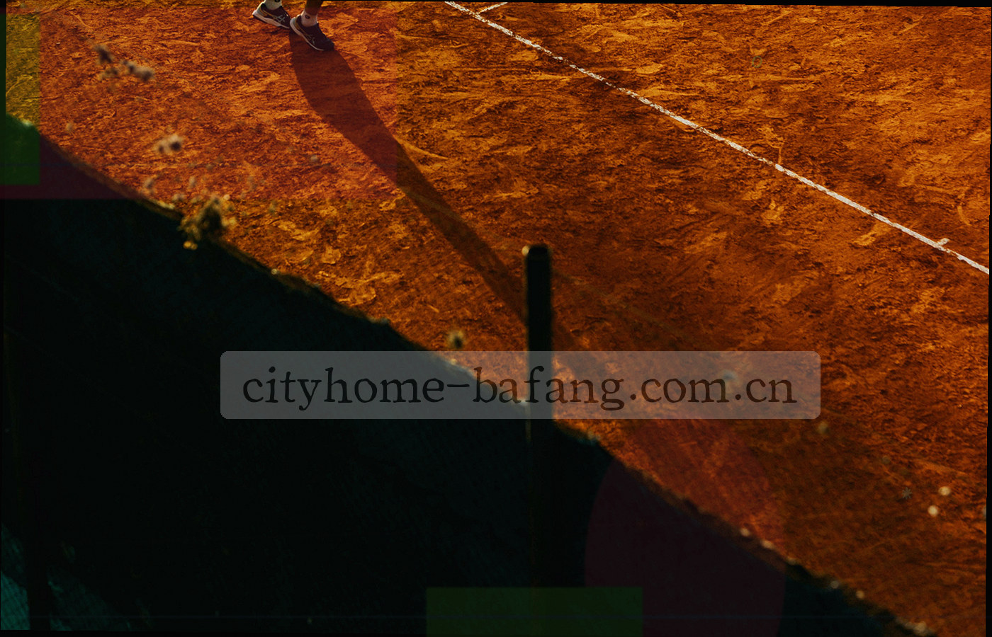 宁夏城市天际线与亮灯球场同框的夜景，色调由深空夜蓝过渡到暖橙灯光